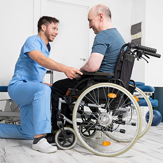 Patient visiting with a physiotherapist