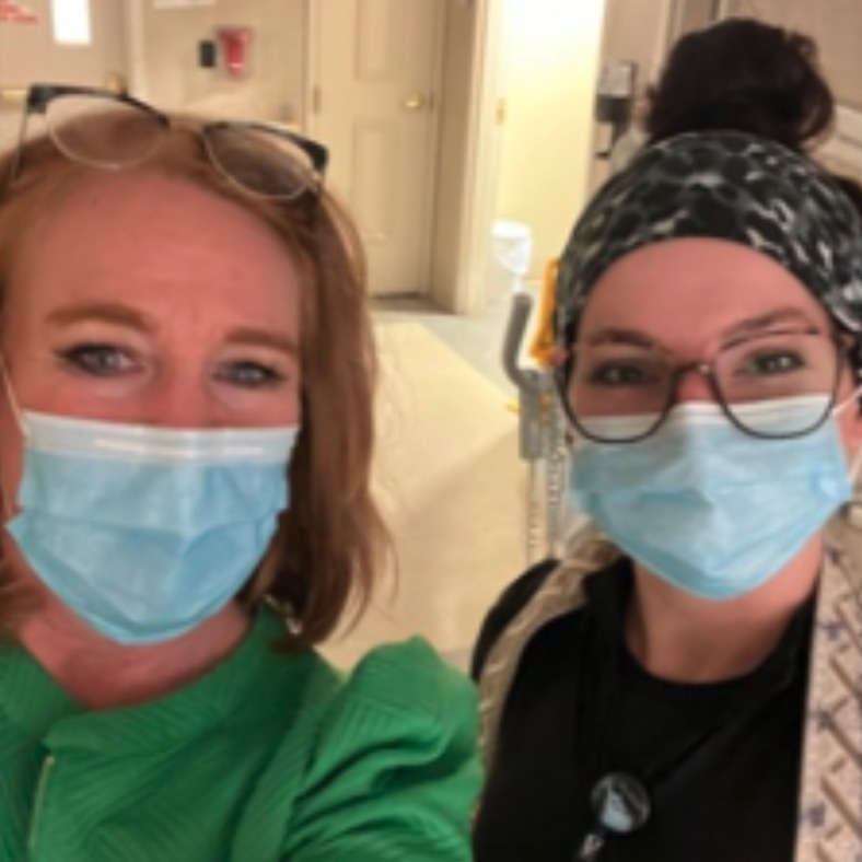 Image of client and a Broda employee